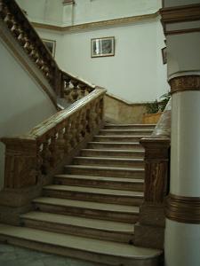 117-ORAN-Juin06-la mairie,escalier interieur droit.